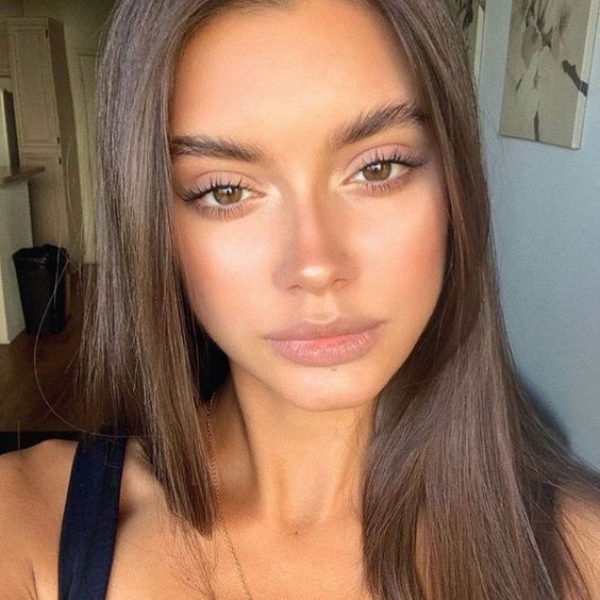 Makeup that will highlight brown eyes the best 16