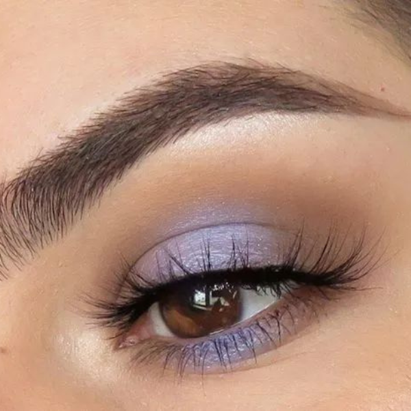 Makeup that will highlight brown eyes the best 2